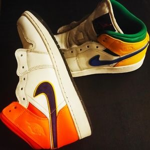 Jordan 1 Mid (GS)554725-128 Three Peat size Youth 6